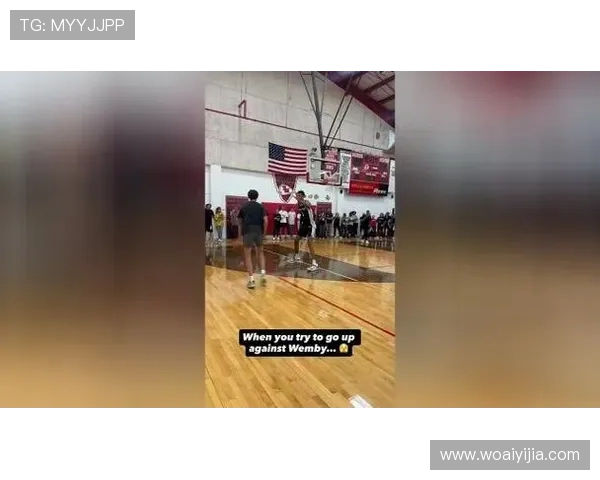 文班亚马血帽粉丝后紧接隔扣让对方懵圈震撼全场 文班亚马血帽粉丝后紧接隔扣让对方懵圈震撼全场