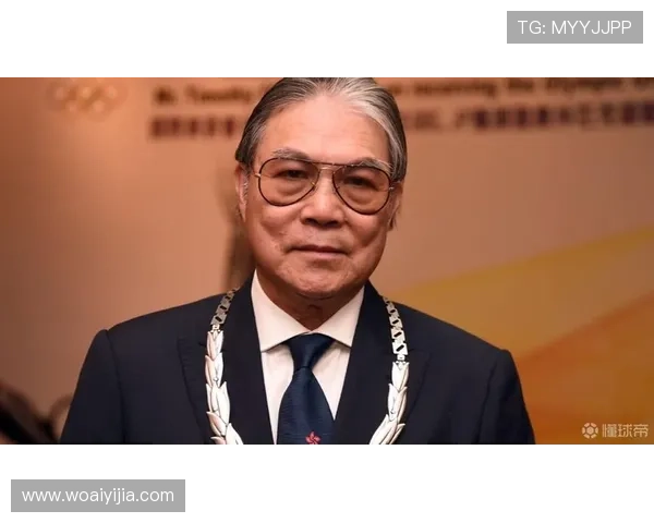 2025年亚足联颁奖典礼霍震霆荣获亚洲之钻奖彰显杰出贡献