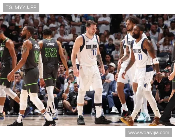 兰德尔火力全开半场独揽20分稳居全队之首展现球队领袖风范 兰德尔火力全开半场独揽20分稳居全队之首展现球队领袖风范